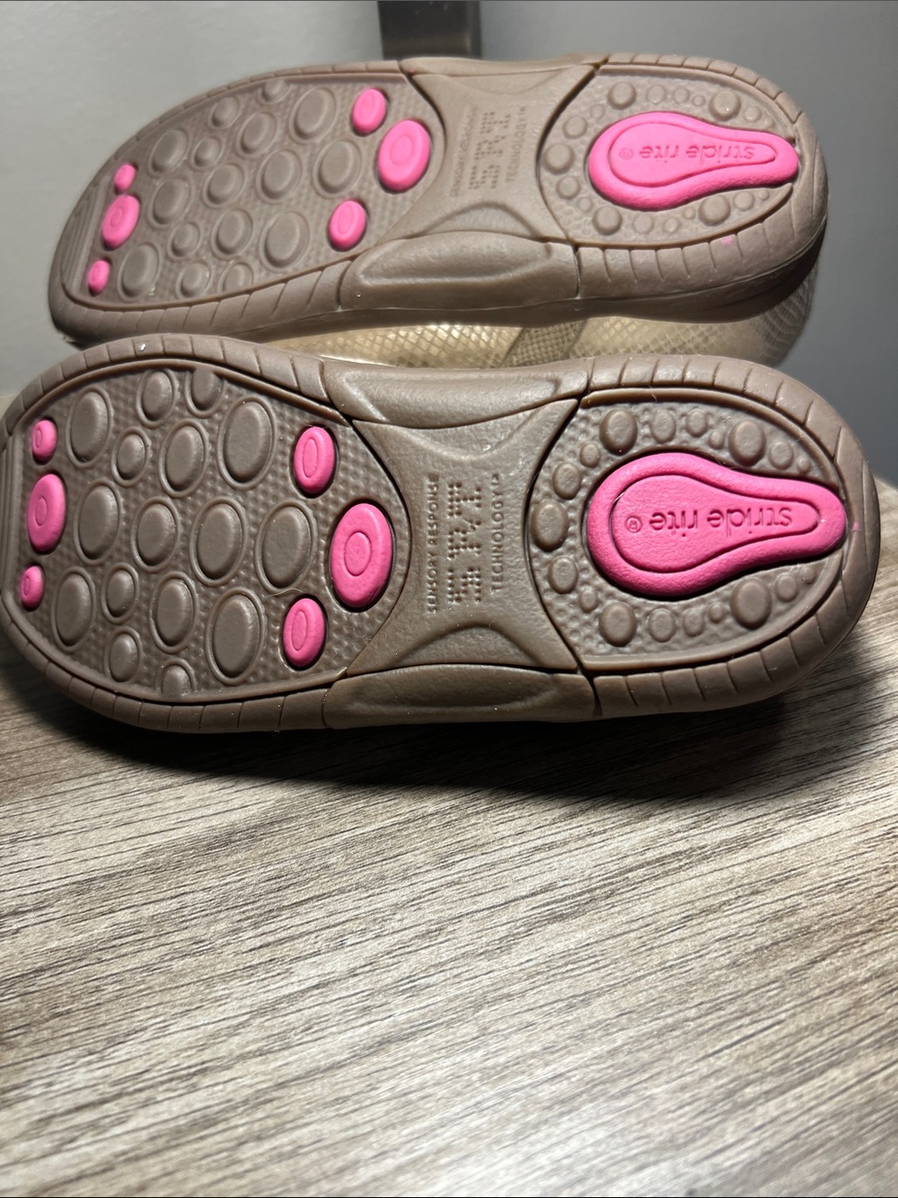 Stride Rite Girls Silver Mary Jane Dress Shoes—stock (07) - Picture 4 of 8